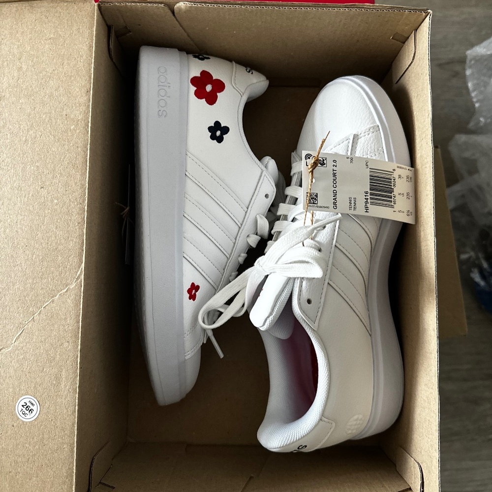 Adidas Grand Court 2.0 (Women’s Size 6.5)
